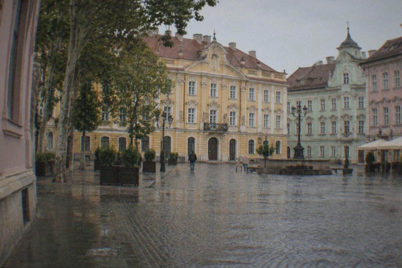 Pastel-colored baroque buildings around a square in Timisoara old town