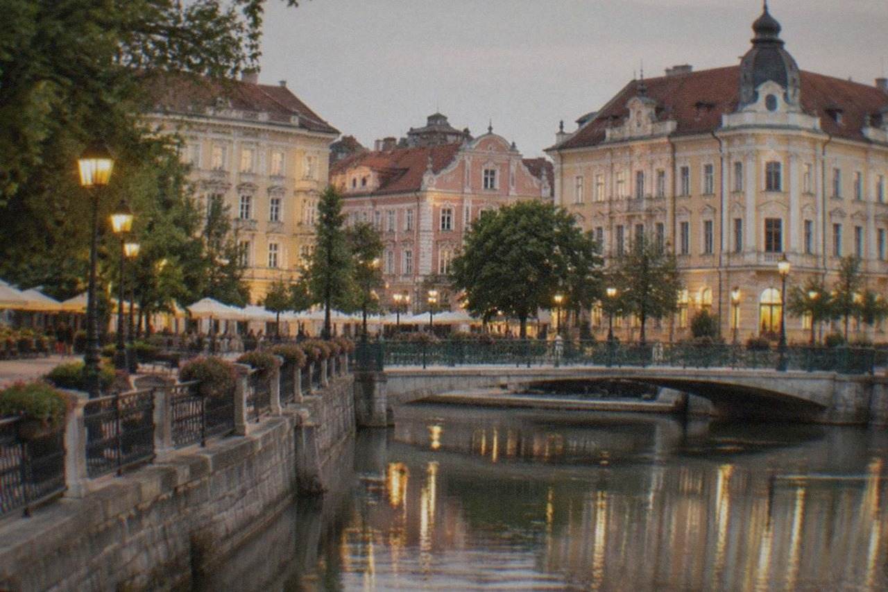 Elegant baroque and secession buildings around a lit square in Timisoara at dusk